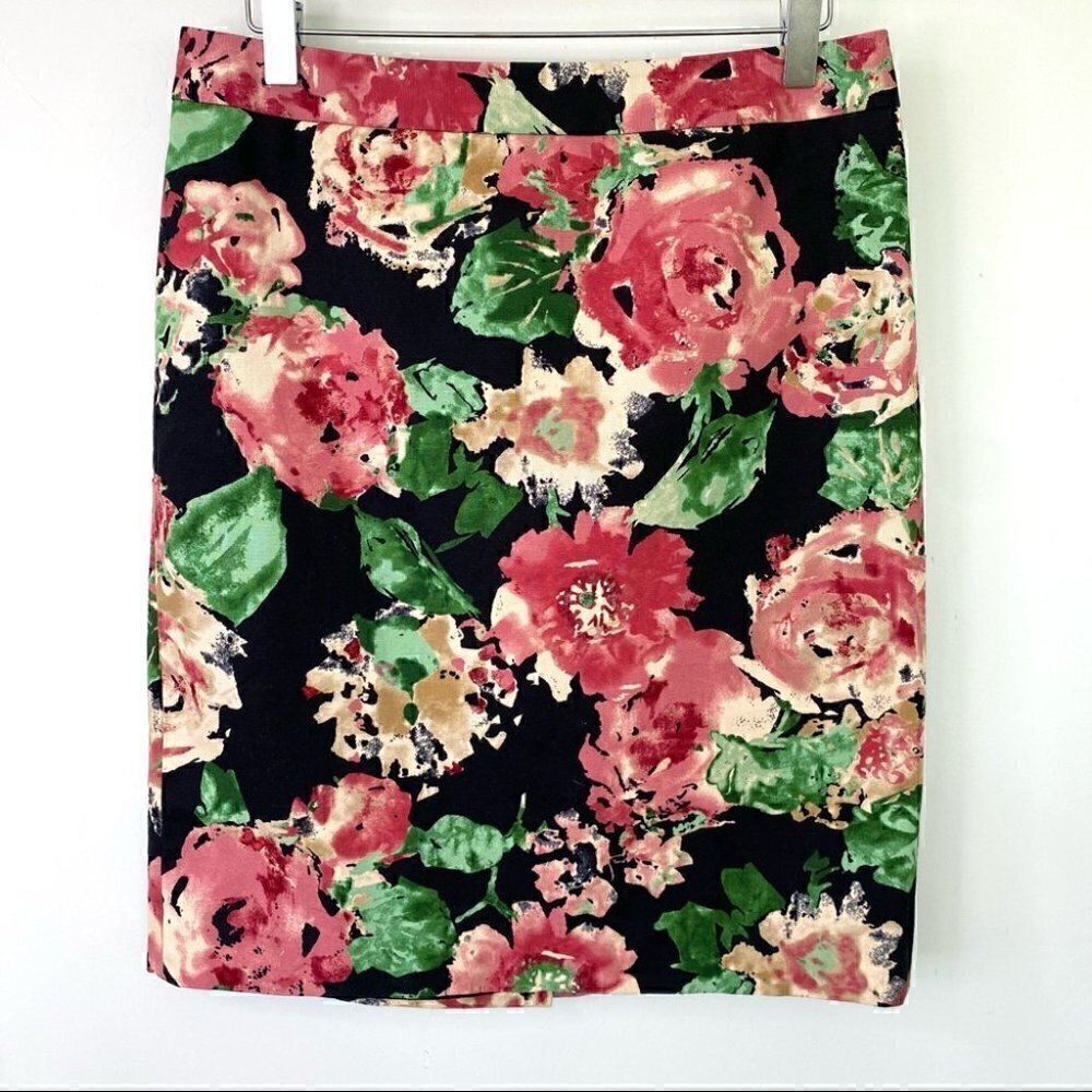 Talbots cotton  blend pencil skirt in a floral print, petite size